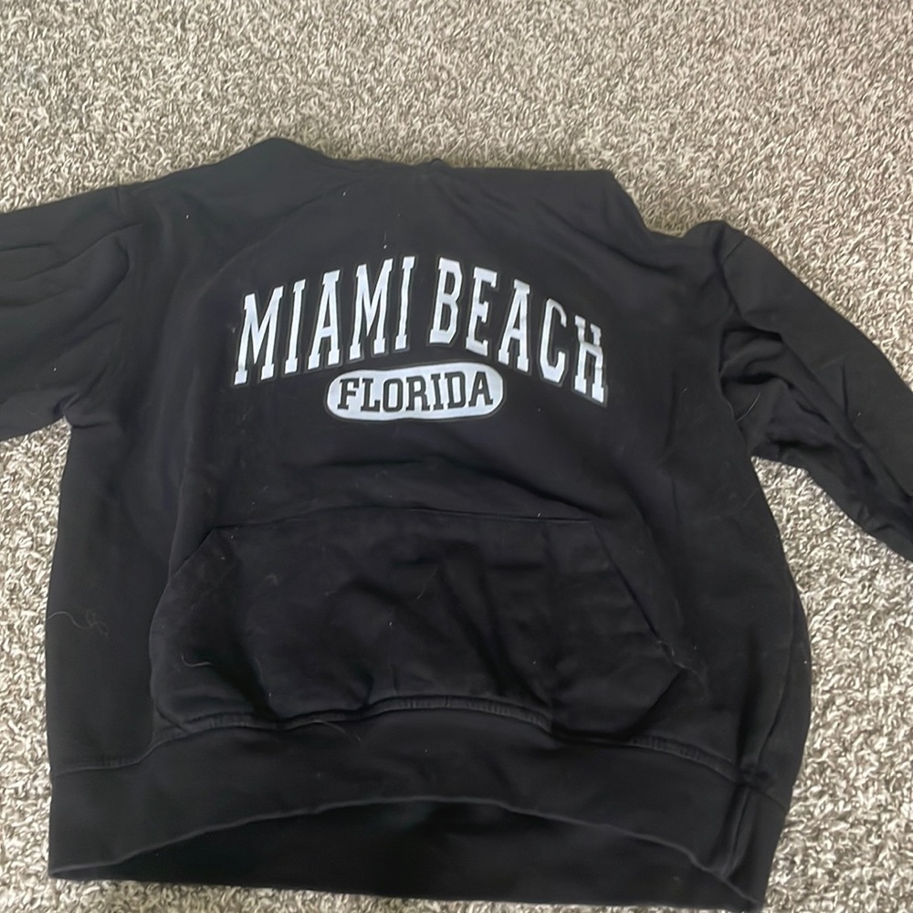 Very cute black sweatshirt that goes with anything!